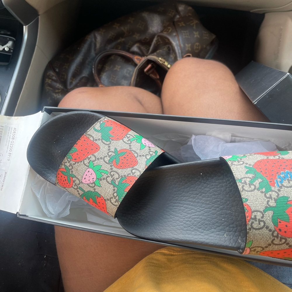 Strawberry gucci slides worn twice